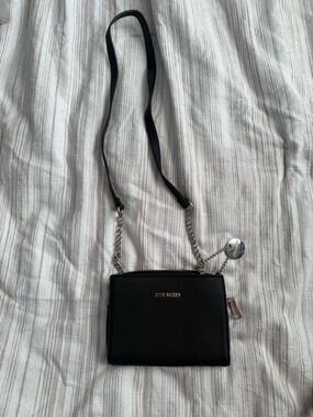 Like New Steven Madden Thin Crossbody Black Bag
